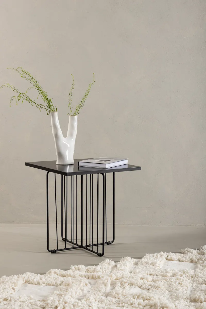 Dayton quadratischer Couchtisch mit Stabgestell in 40 × 40 cm, im Wohnraum, Ansicht 1