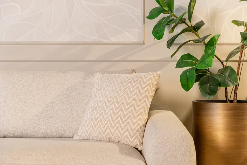 Pflanzgefäß Dira, Goldfarben gebürstet, 45Ø cm von Richmond Interiors, Wohnbeispiel 6, im Wohnraum