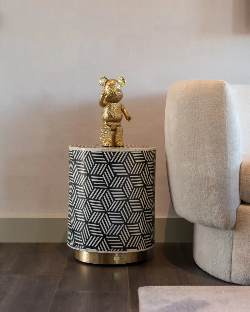Dekoobjekt Bear, Goldfarben von Richmond Interiors, Wohnbeispiel 4, im Wohnraum