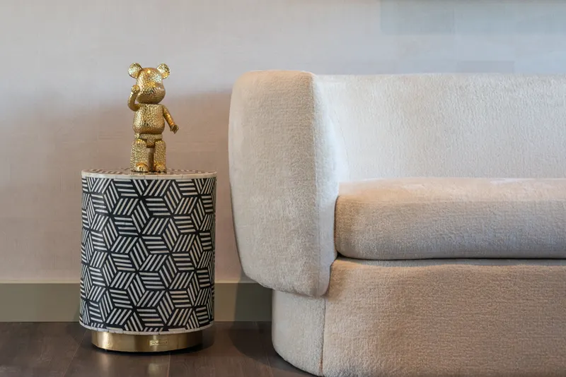 Dekoobjekt Bear, Goldfarben von Richmond Interiors, Wohnbeispiel 5, im Wohnraum