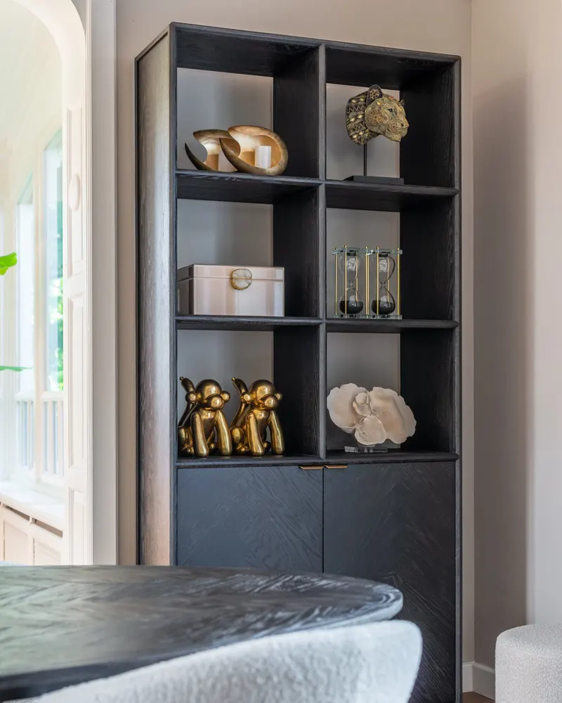 Dekoobjekt Dog, Goldfarben von Richmond Interiors, Wohnbeispiel 4, im Wohnraum