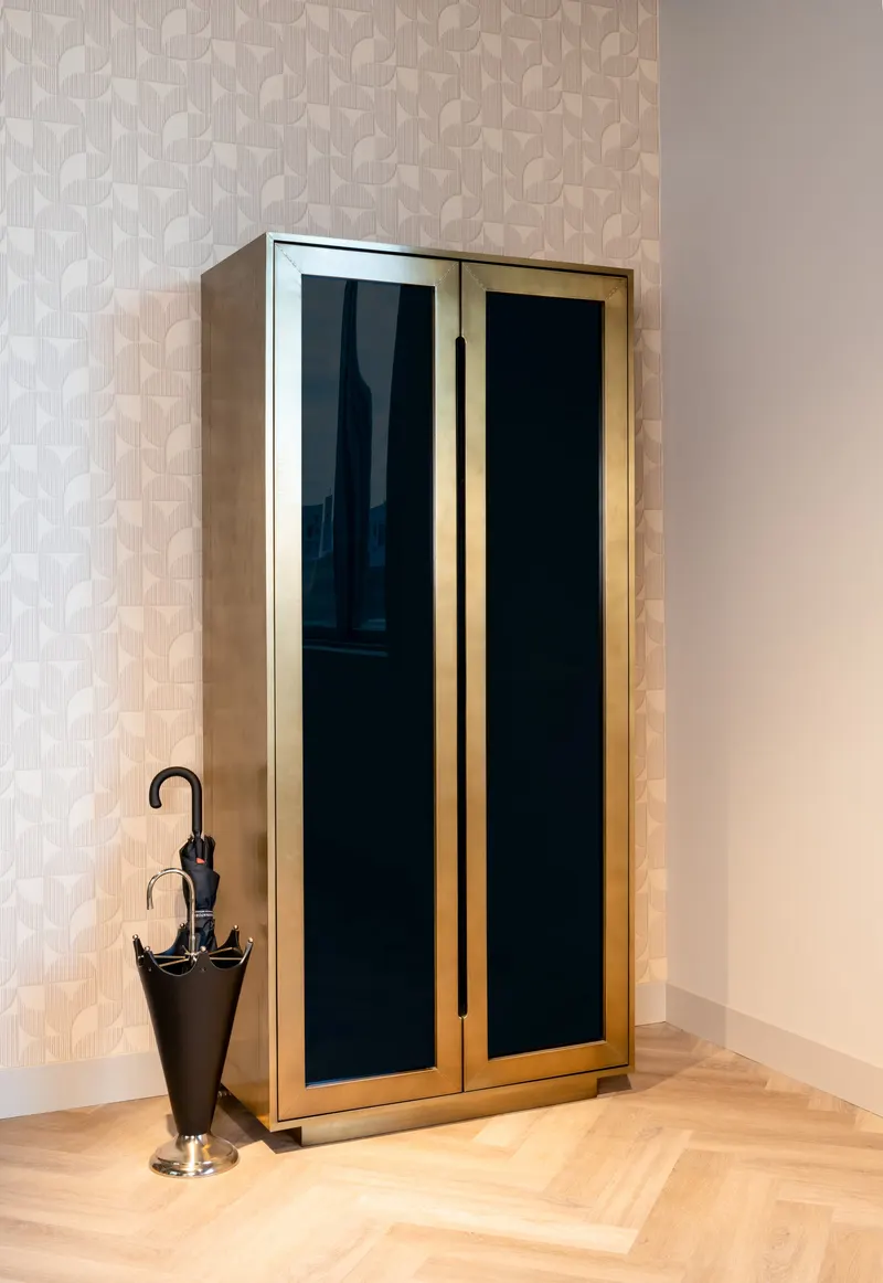 Jytte, Schwarz/Goldfarben von Richmond Interiors, Wohnbeispiel 2, im Wohnraum