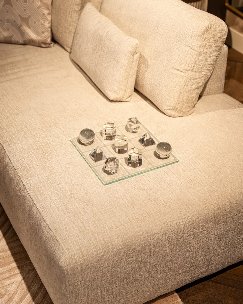 Ami, Glas von Richmond Interiors, Wohnbeispiel 3, im Wohnraum