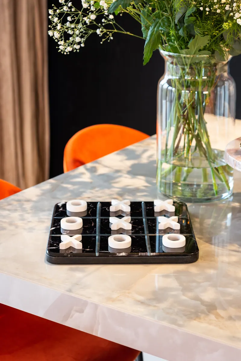 Trixi, Schwarz/Weiß von Richmond Interiors, Wohnbeispiel 4, im Wohnraum