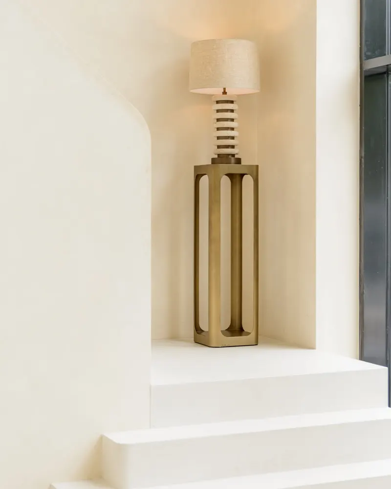 Dekosäule Claridge, Goldfarben antik von Richmond Interiors, Wohnbeispiel 8, im Wohnraum