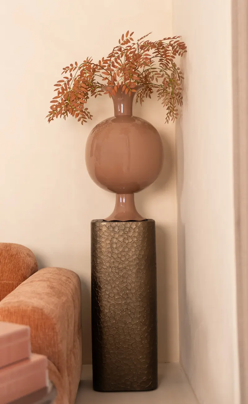 Vase Mochi, Mocha mousse von Richmond Interiors, Wohnbeispiel 2, im Wohnraum