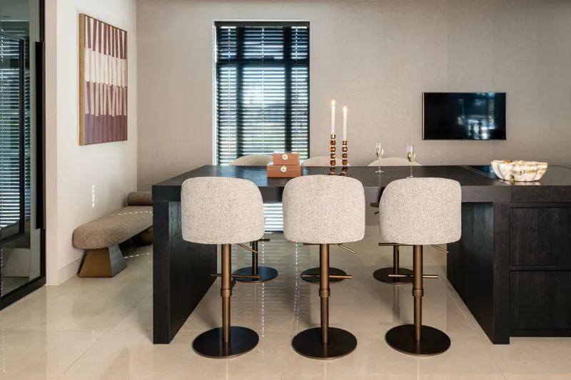 Naturfarben von Richmond Interiors, Wohnbeispiel 4, im Wohnraum