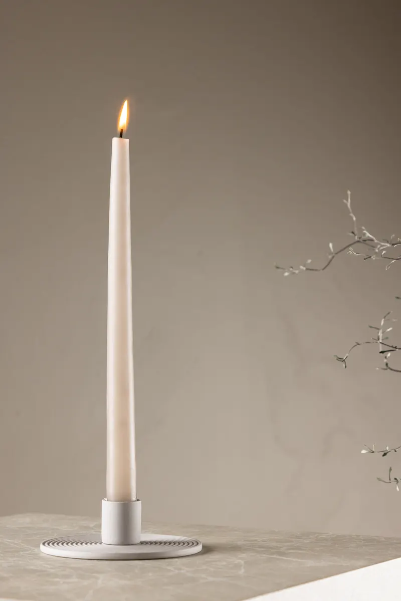 Dian Kerzenständer aus Ton in Ø 12 cm, Grau, im Wohnraum, Ansicht 1