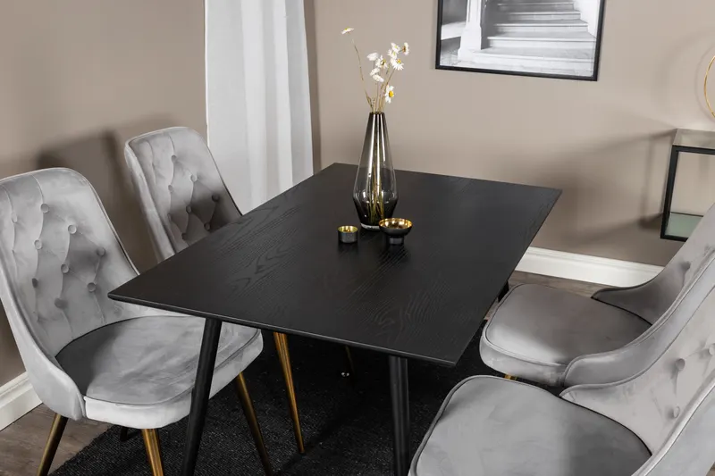 Dipp & Velvet Deluxe Essgruppe mit rechteckigem Esstisch und 4 Samtstühlen in Hellgrau, Gestell Messing gebürstet, im Wohnraum, Ansicht 4