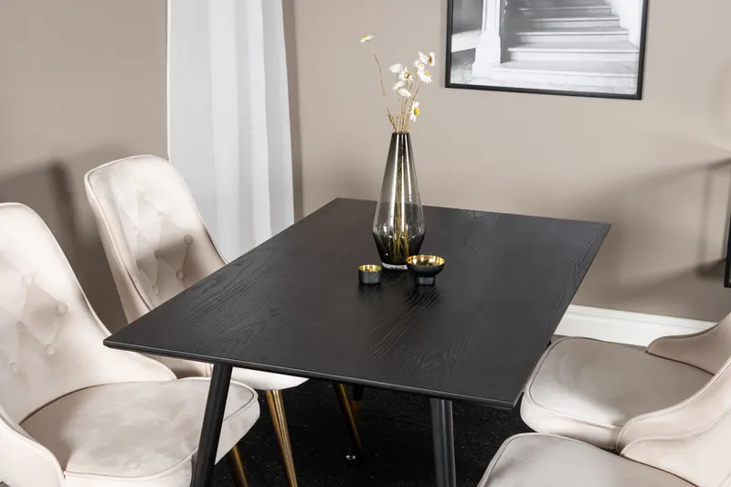 Dipp & Velvet Deluxe Essgruppe mit rechteckigem Esstisch und 4 Samtstühlen in Beige, Gestell Messing gebürstet, im Wohnraum, Ansicht 4