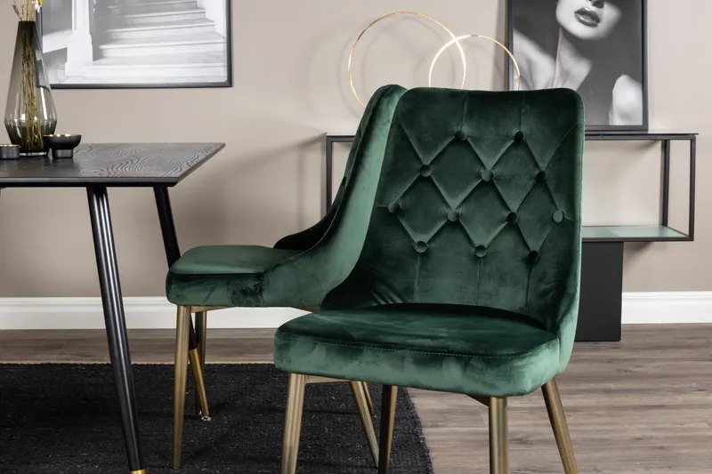 Dipp & Velvet Deluxe Essgruppe mit rechteckigem Esstisch und 4 Samtstühlen in Grün, Gestell Gold, im Wohnraum, Ansicht 3