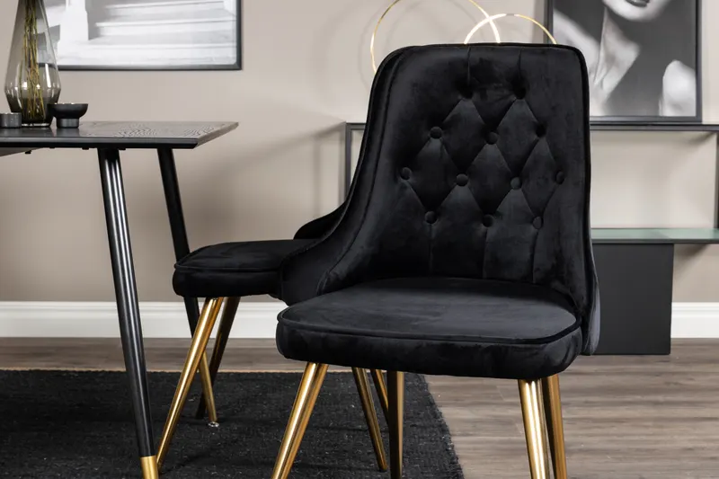 Dipp & Velvet Deluxe Essgruppe mit rechteckigem Esstisch und 4 Samtstühlen in Schwarz, Gestell Gold, im Wohnraum, Ansicht 3