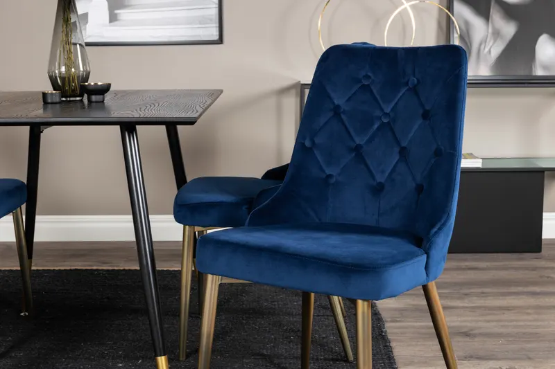 Dipp & Velvet Deluxe Essgruppe mit rechteckigem Esstisch und 4 Samtstühlen in Blau, Gestell Gold, im Wohnraum, Ansicht 3