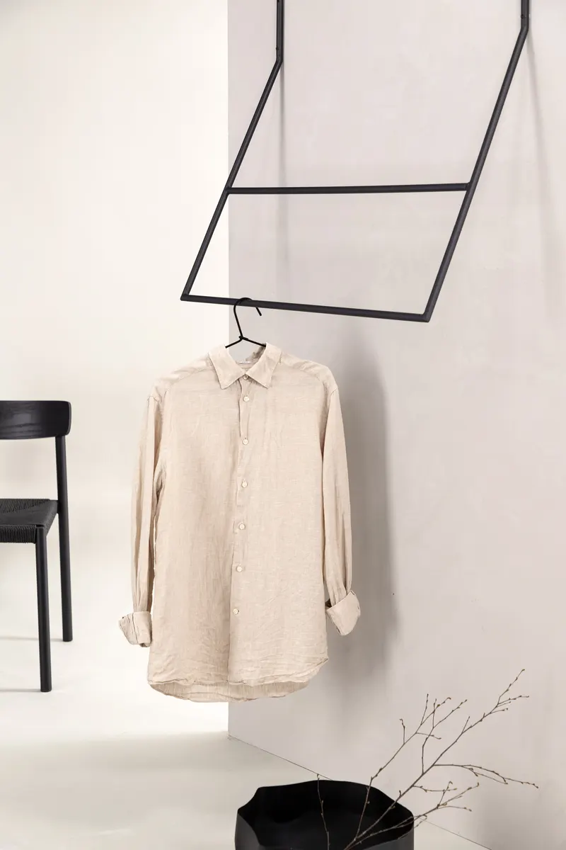 Drammen Garderobe aus Stahl in 2 × 80 × 80 cm, Schwarz, im Wohnraum, Ansicht 1