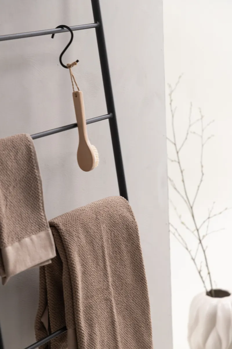 Drammen Garderobe aus Stahl in 2 × 160 × 50 cm, Schwarz, im Wohnraum, Ansicht 2
