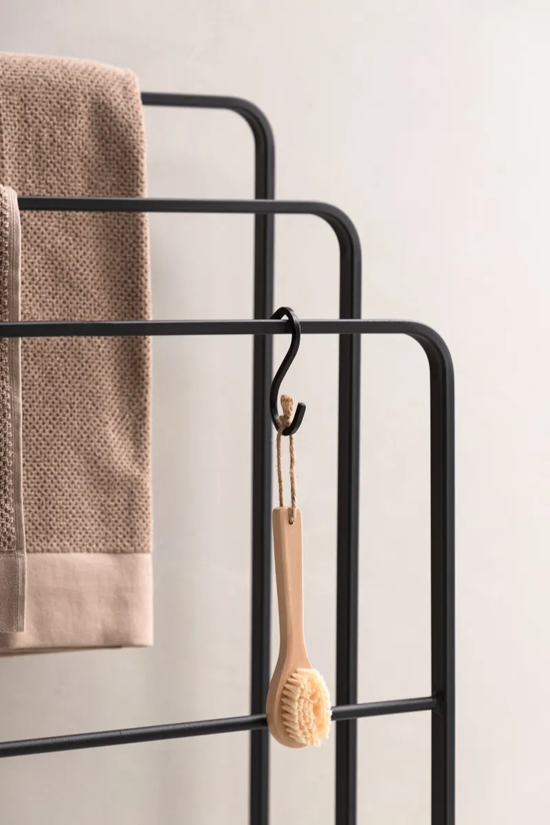Drammen Garderobe aus Stahl in 30 × 84 × 54 cm, Schwarz, im Wohnraum, Ansicht 3