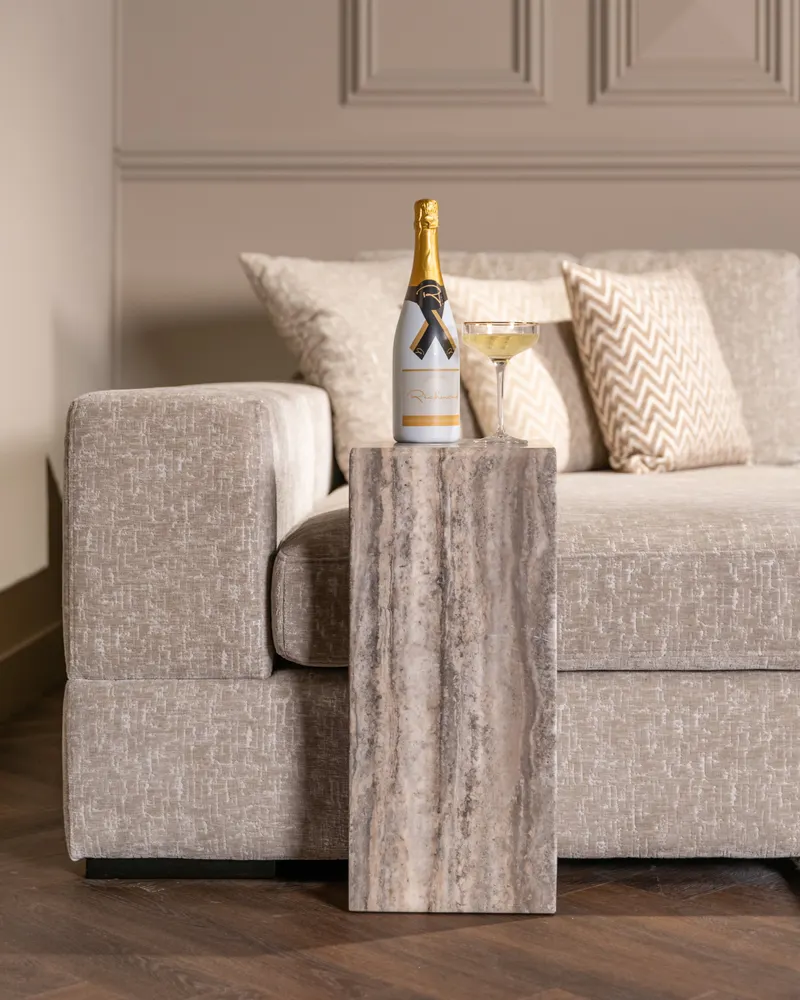 Dulce Sofa-Beistelltisch, Grau von Richmond Interiors, Wohnbeispiel 6, im Wohnraum