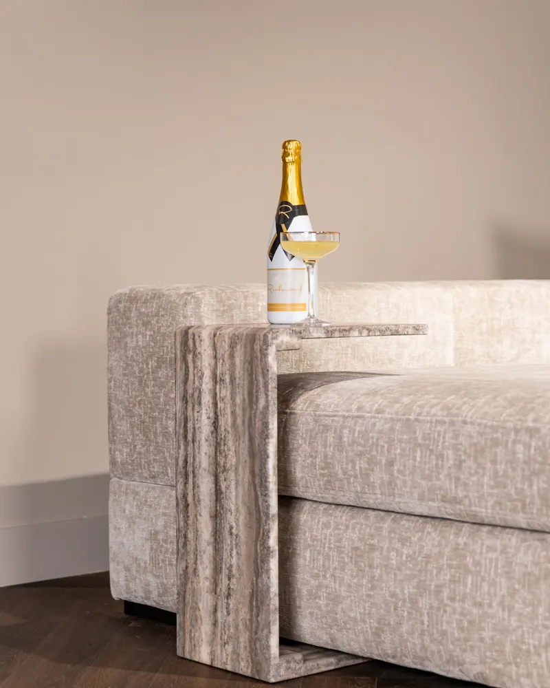 Dulce Sofa-Beistelltisch, Grau von Richmond Interiors, Wohnbeispiel 7, im Wohnraum