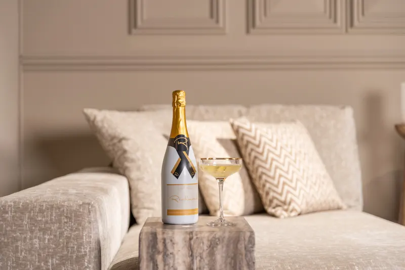 Dulce Sofa-Beistelltisch, Grau von Richmond Interiors, Wohnbeispiel 8, im Wohnraum