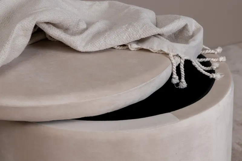 Dunken runder Sitzhocker mit Deckel in Beige, im Wohnraum, Ansicht 3