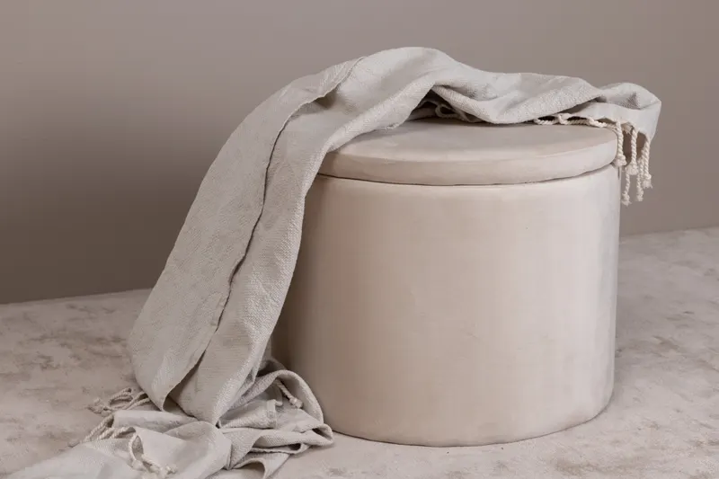 Dunken runder Sitzhocker mit Deckel in Beige, im Wohnraum, Ansicht 4