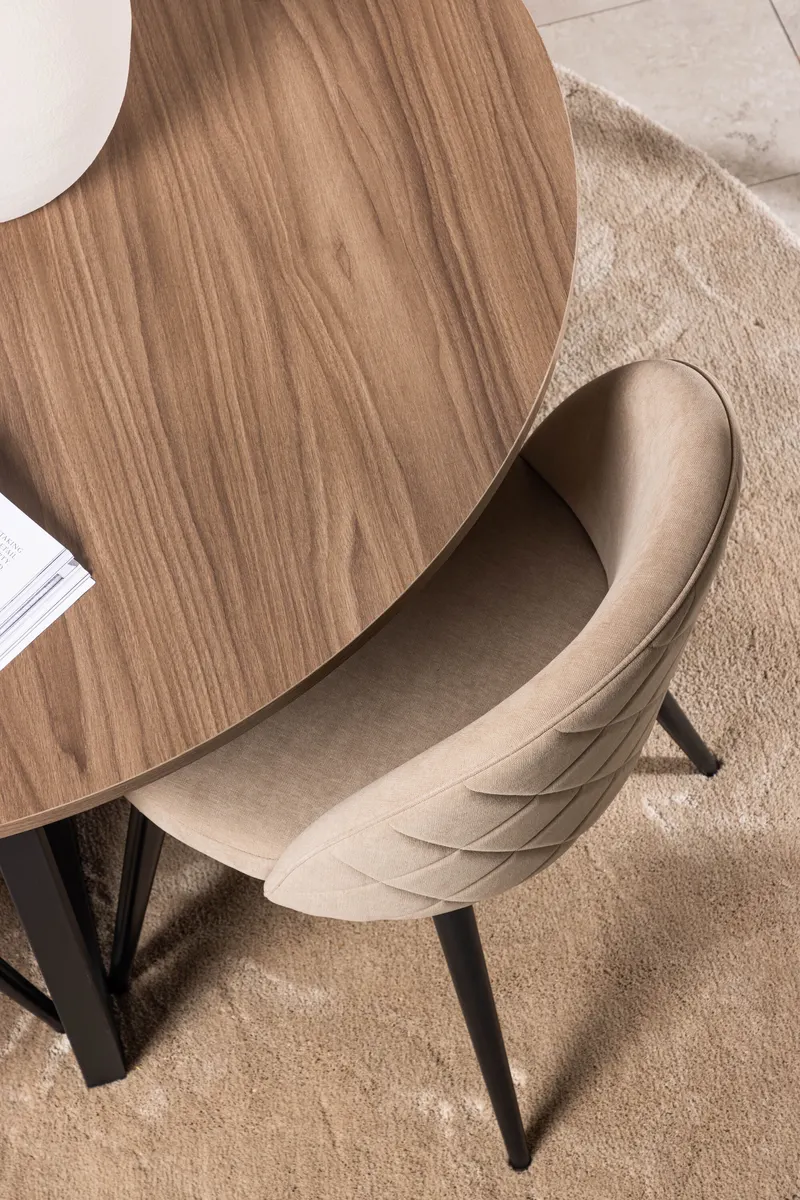 Durango & Velvet Essgruppe mit rundem Esstisch und 4 Polsterstühlen in Beige, Gestell Schwarz, im Wohnraum, Ansicht 3