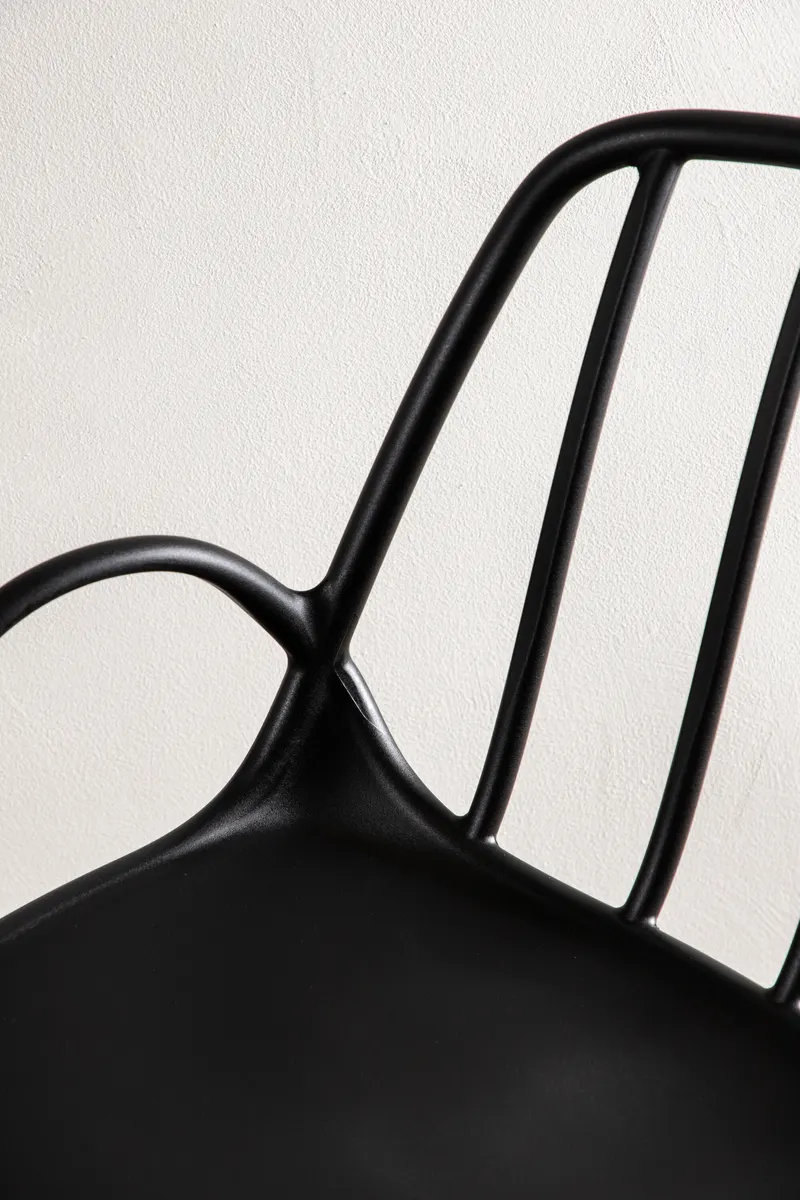 Dyrön Esszimmerstuhl mit Sprossenlehne und Armlehnen in Schwarz, im Wohnraum, Ansicht 3