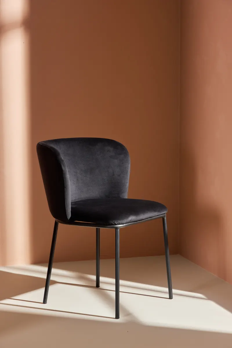 Edina Esszimmerstühle im 2er-Set in Schwarz, Polyester-Samt, im Wohnraum, Ansicht 1