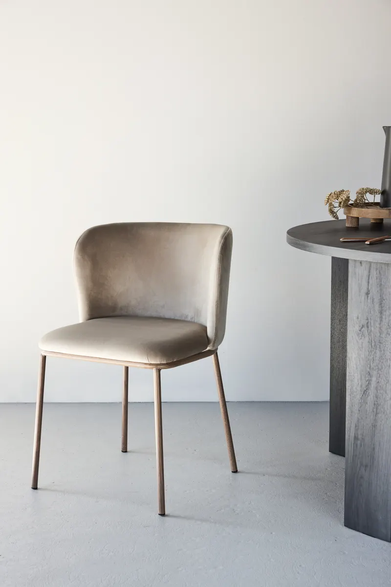 Edina Esszimmerstühle im 2er-Set in Beige, Gestell Natur, Polyester-Samt, im Wohnraum, Ansicht 1