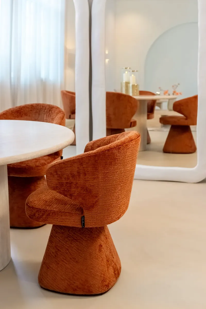 Esstisch Alexander Jones, Beige, 130Ø cm von Richmond Interiors, Wohnbeispiel 7, im Wohnraum