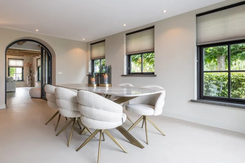 Esszimmerstuhl Zendaya, Biscotti, drehbar, feuerhemmend von Richmond Interiors, Wohnbeispiel 13, im Wohnraum