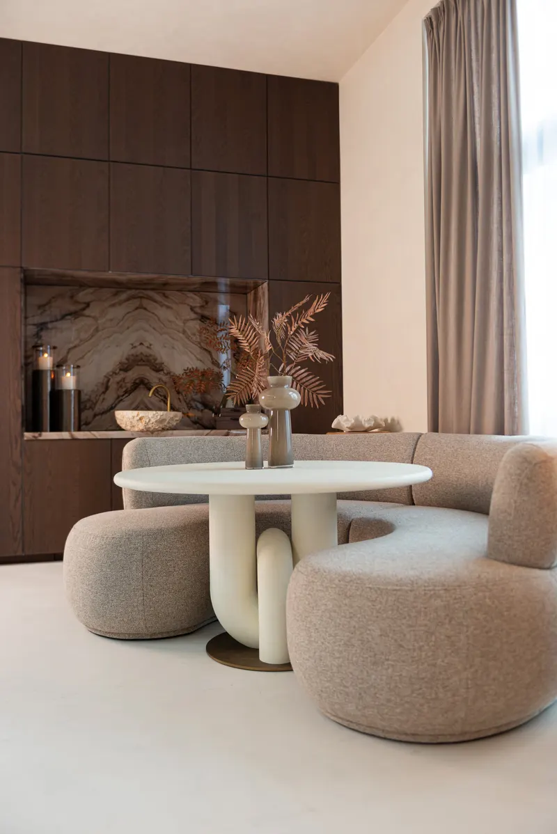 Esszimmerbank Sorrobon, Cayenne brown, rund von Richmond Interiors, Wohnbeispiel 9, im Wohnraum