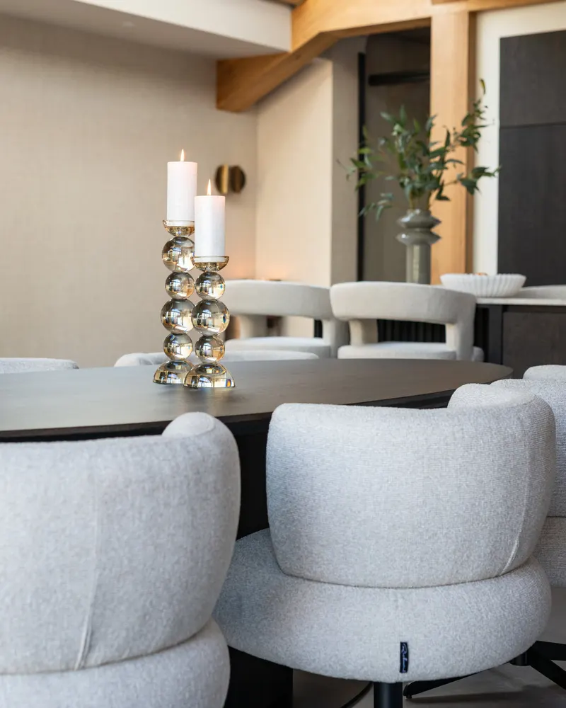 Alexis Biscotti, drehbar von Richmond Interiors, Wohnbeispiel 12, im Wohnraum