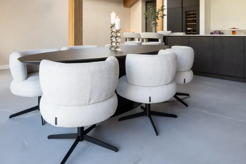 Alexis Biscotti, drehbar von Richmond Interiors, Wohnbeispiel 17, im Wohnraum