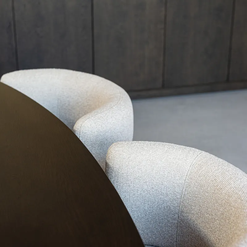 Alexis Biscotti, drehbar von Richmond Interiors, Wohnbeispiel 20, im Wohnraum