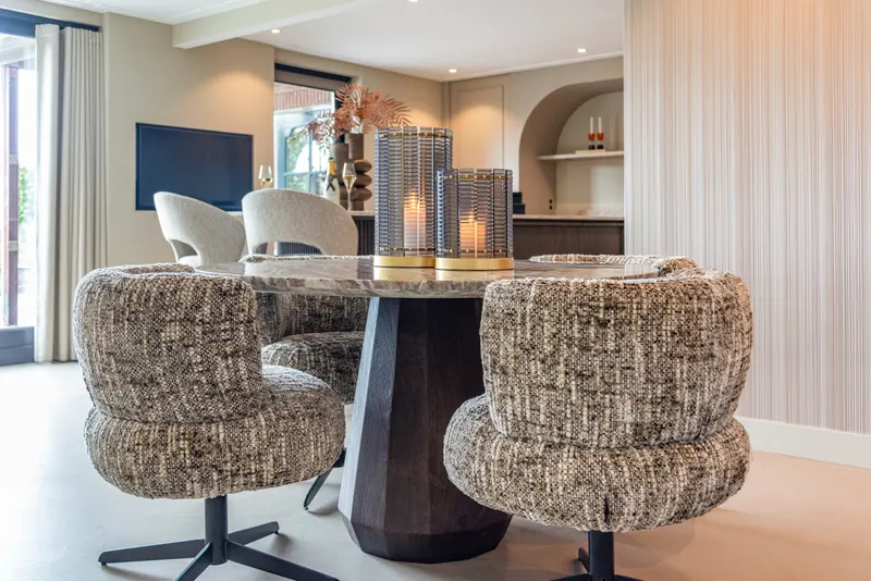 Alexis Brown omara, drehbar von Richmond Interiors, Wohnbeispiel 10, im Wohnraum