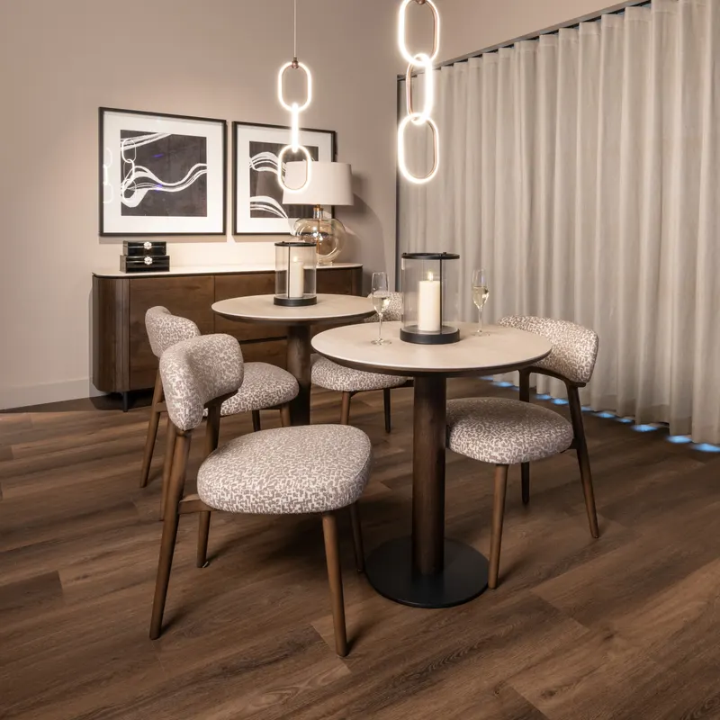 Pendelleuchte Lacey, Bronzefarben von Richmond Interiors, Wohnbeispiel 5, im Wohnraum
