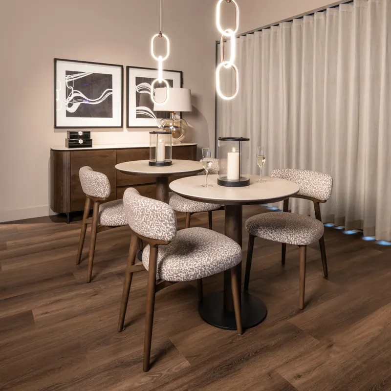 Pendelleuchte Lacey, Bronzefarben von Richmond Interiors, Wohnbeispiel 6, im Wohnraum