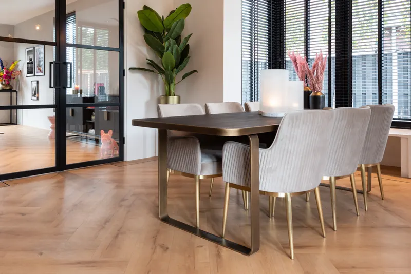 Esszimmerstuhl Breeze, Khaki velvet, feuerhemmend, 2er-Set von Richmond Interiors, Wohnbeispiel 12, im Wohnraum