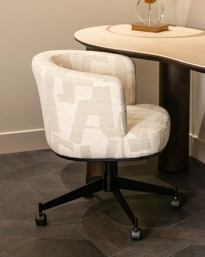 Esszimmerstuhl Rochenne, Beige graffic, drehbar von Richmond Interiors, Wohnbeispiel 12, im Wohnraum