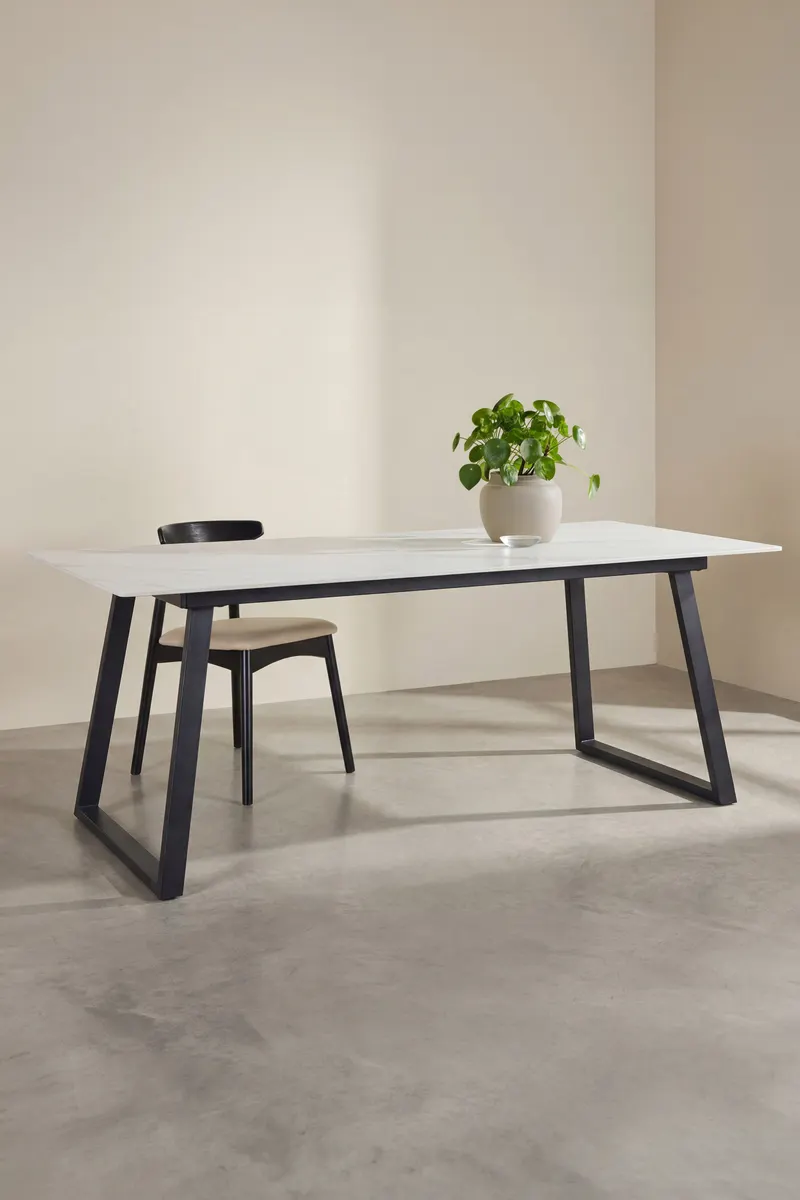 Estelle rechteckiger Esstisch in 200 × 90 cm, Weiß, Gestell Schwarz, im Wohnraum, Ansicht 1