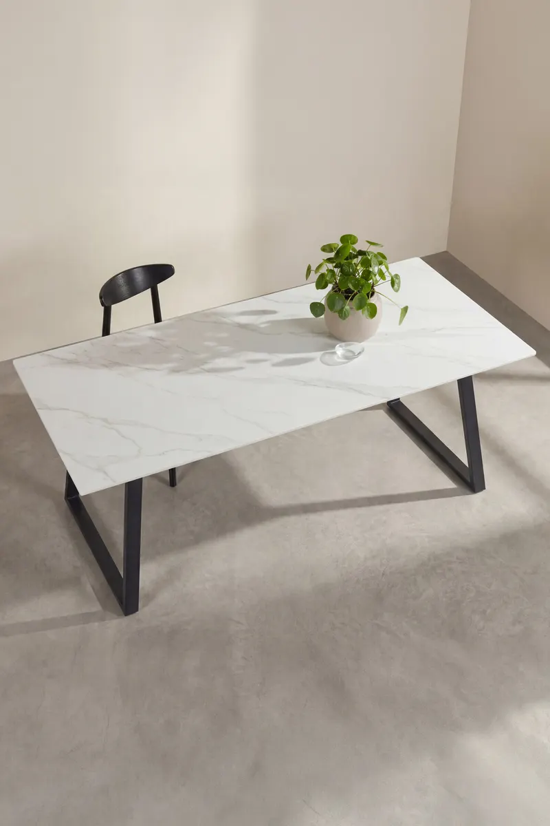 Estelle rechteckiger Esstisch in 200 × 90 cm, Weiß, Gestell Schwarz, im Wohnraum, Ansicht 2