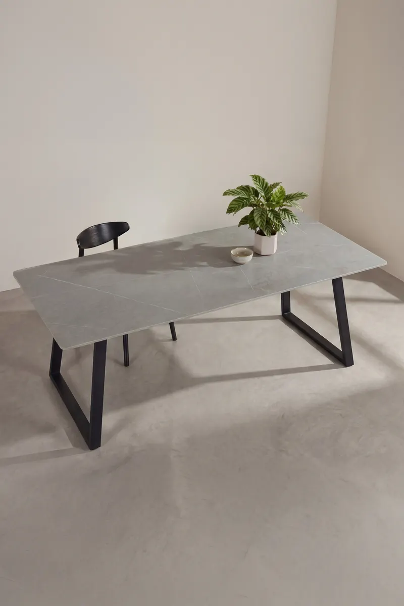 Estelle rechteckiger Esstisch in 200 × 90 cm, Dunkelgrau, Gestell Schwarz, im Wohnraum, Ansicht 2