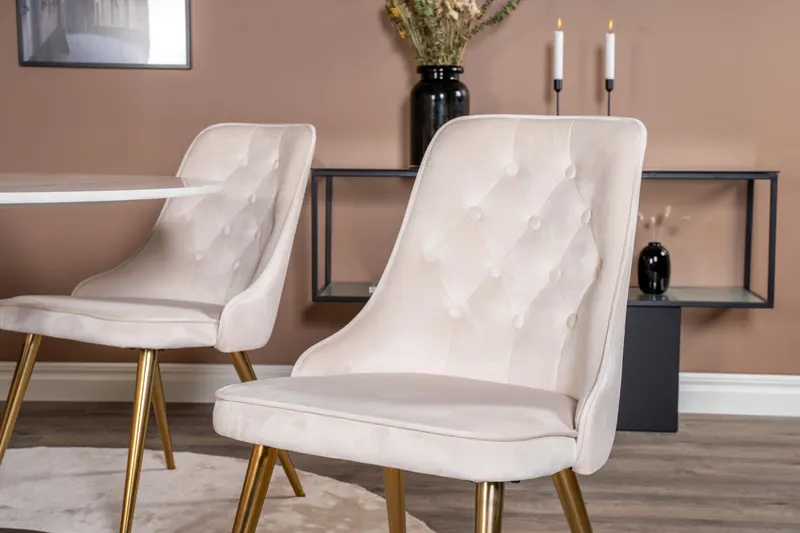 Estelle & Velvet Deluxe Essgruppe mit rundem Marmortisch und 4 Polsterstühlen in Weiß, Gestell Schwarz, Beige, Gestell Messing gebürstet, im Wohnraum, Ansicht 4