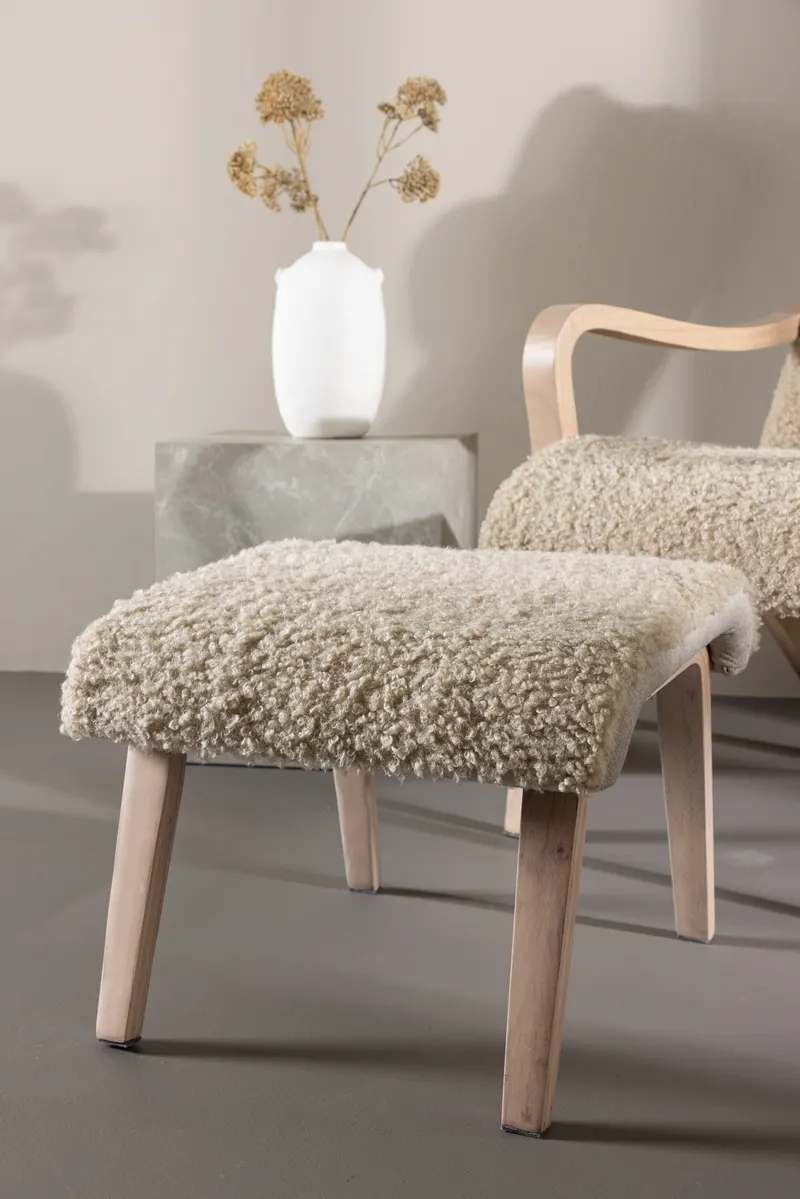 Fårö Loungesessel mit Fußhocker in Braun, Gestell Beige, im Wohnraum, Ansicht 4