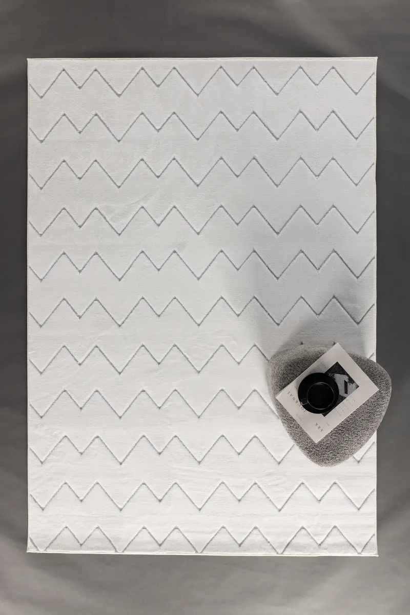 Fia Kurzflor-Teppich mit Zickzackmuster in 290 × 200 cm, Weiß, im Wohnraum, Ansicht 1