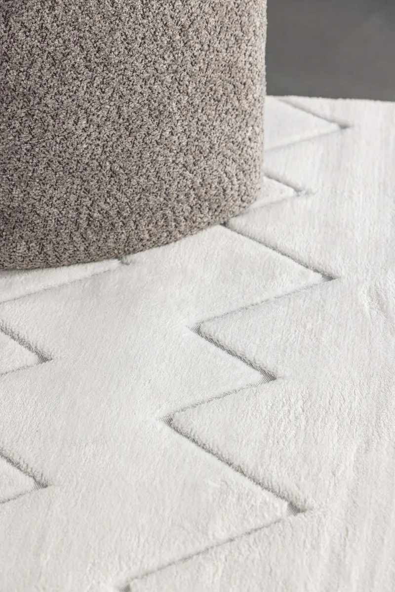 Fia Kurzflor-Teppich mit Zickzackmuster in 290 × 200 cm, Weiß, im Wohnraum, Ansicht 5