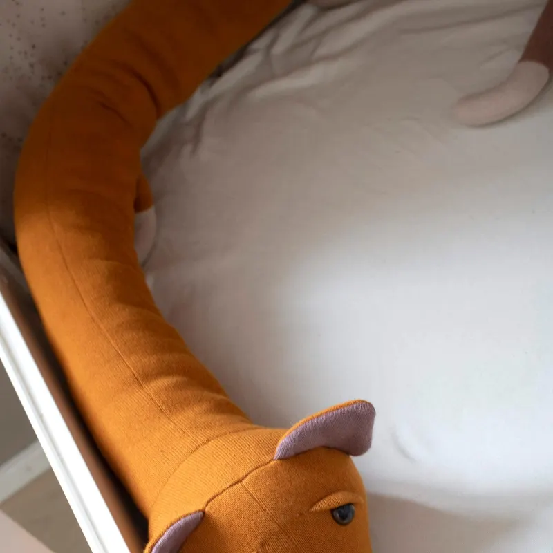 Bettenschlange Freya der Fuchs aus Bio-Baumwolle, FILIBABBA, Dunkelorange, Länge 140 cm; Breite 21 cm; Höhe 10 cm, Ansicht 3