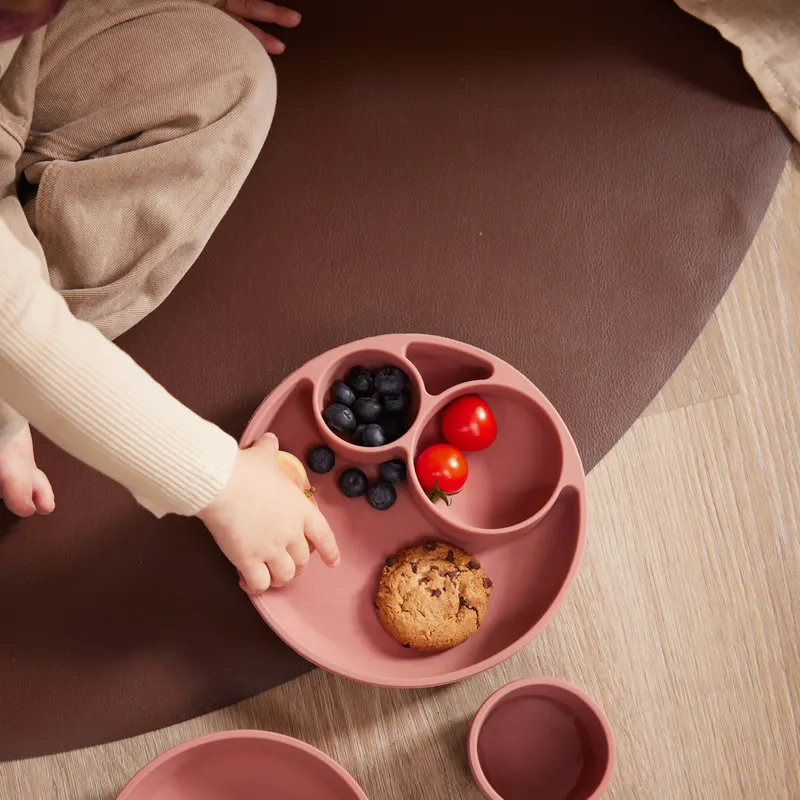 Geteilter Kinderteller aus Silikon in Rosé mit Saugnapf, FILIBABBA, Ansicht 4