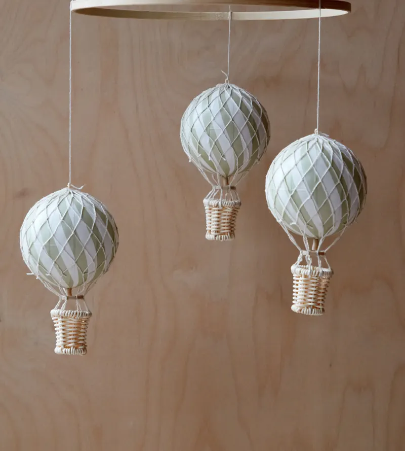 FILIBABBA Heißluftballon-Mobile mit drei Ballons und Bambusring, Grün, Ansicht 3